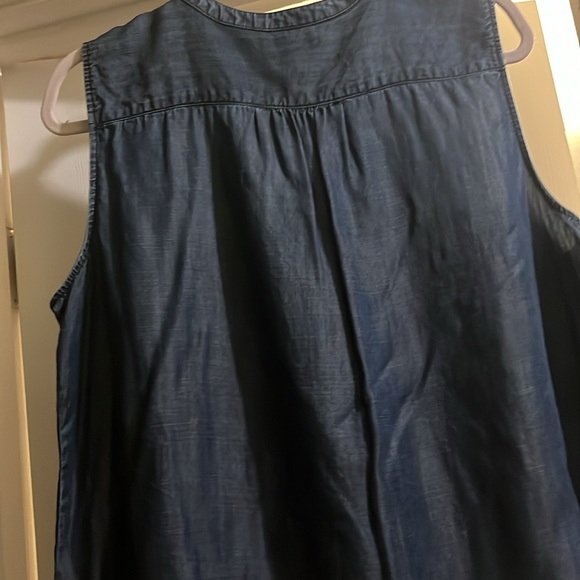 Sleeveless popover blouse - Picture 5 of 5